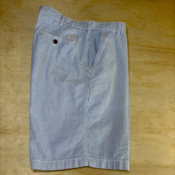 Izod Other - IZOD Men's Shorts Size 36 x 10.5 Seersucker Blue White Striped FLAT FRONT CHINO